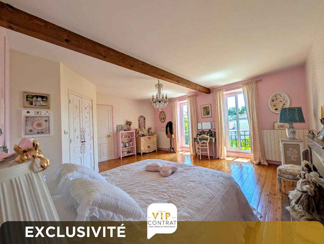 LONZAC Maison Lonzac 7 pièce(s) 258 m2 14