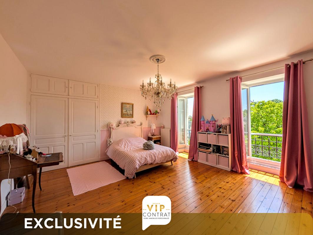 LONZAC Maison Lonzac 7 pièce(s) 258 m2 15