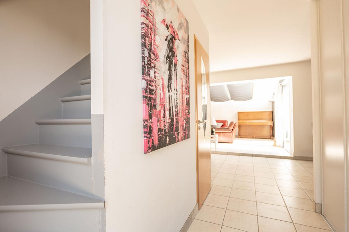 ROMORANTIN-LANTHENAY LIEUX UNIQUES ® x PROPRIÉTÉS PRIVÉES PROPOSE MAISON DE 2011 HYPER-CENTRE ROMORANTIN 87 M² 12