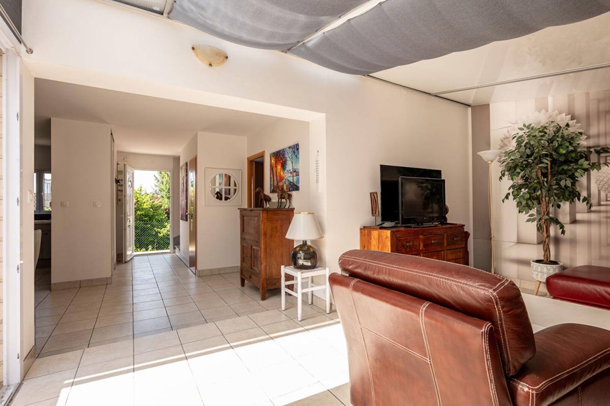 ROMORANTIN-LANTHENAY LIEUX UNIQUES ® x PROPRIÉTÉS PRIVÉES PROPOSE MAISON DE 2011 HYPER-CENTRE ROMORANTIN 87 M² 3