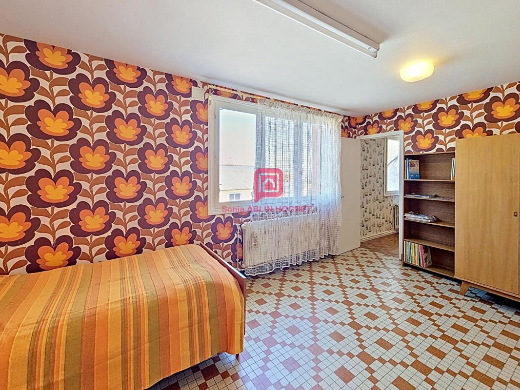 RENAZE Maison 8 Pièces- 6 chambres 10