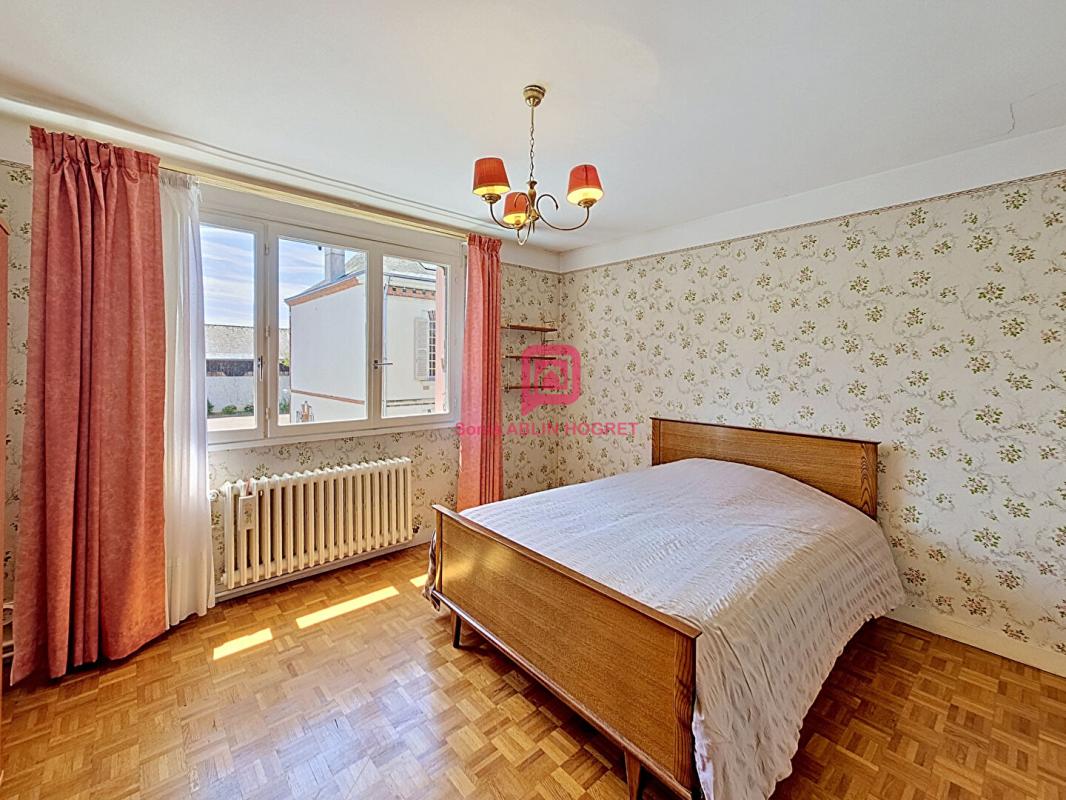 RENAZE Maison 8 Pièces- 6 chambres 7