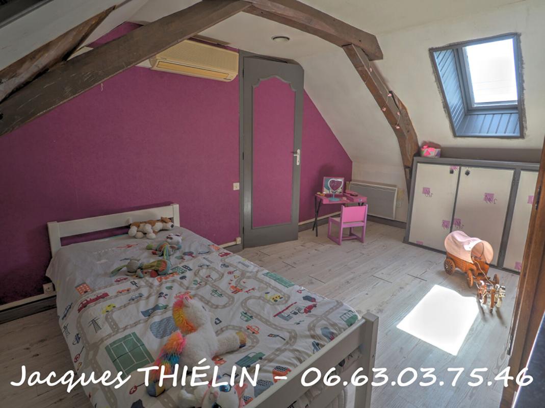 LONGUE-JUMELLES EXCLUSIVITE, PROCHE CENTRE-VILLE !!! 12