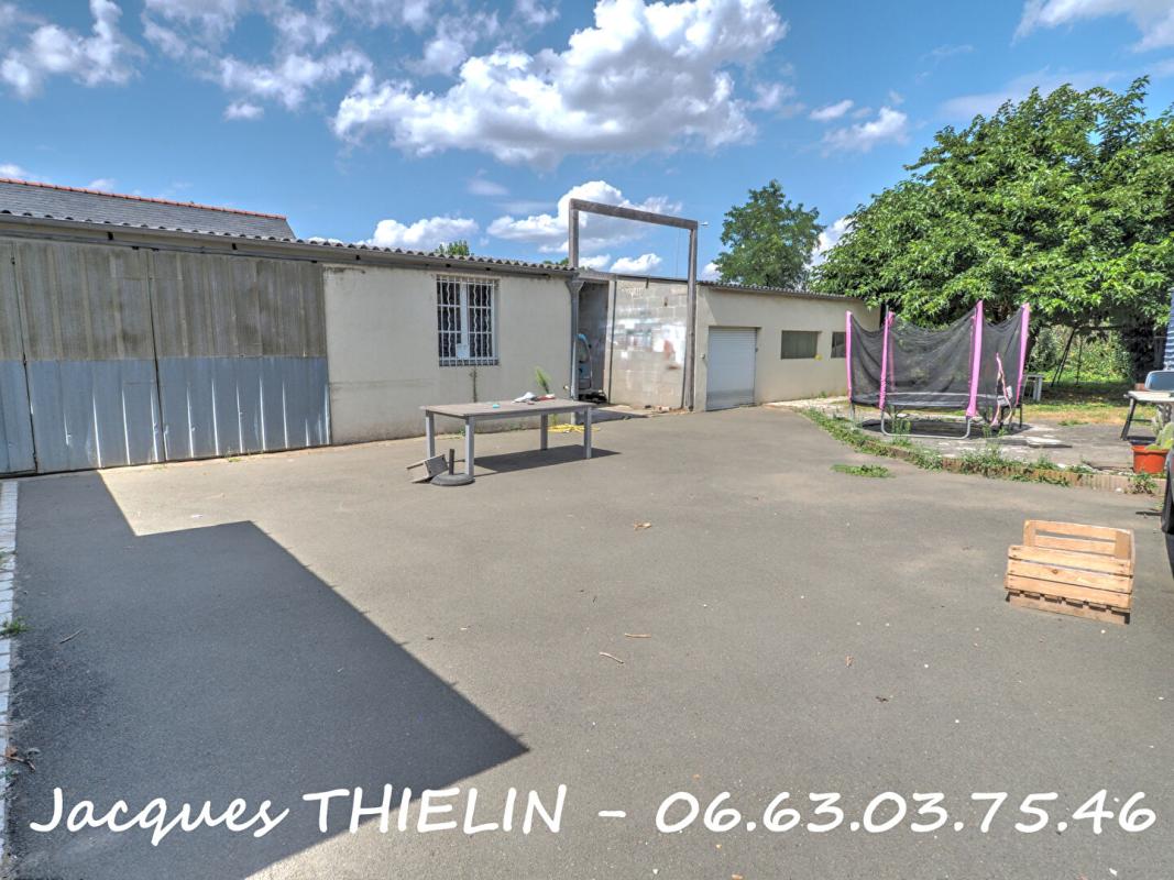 LONGUE-JUMELLES EXCLUSIVITE, PROCHE CENTRE-VILLE !!! 13