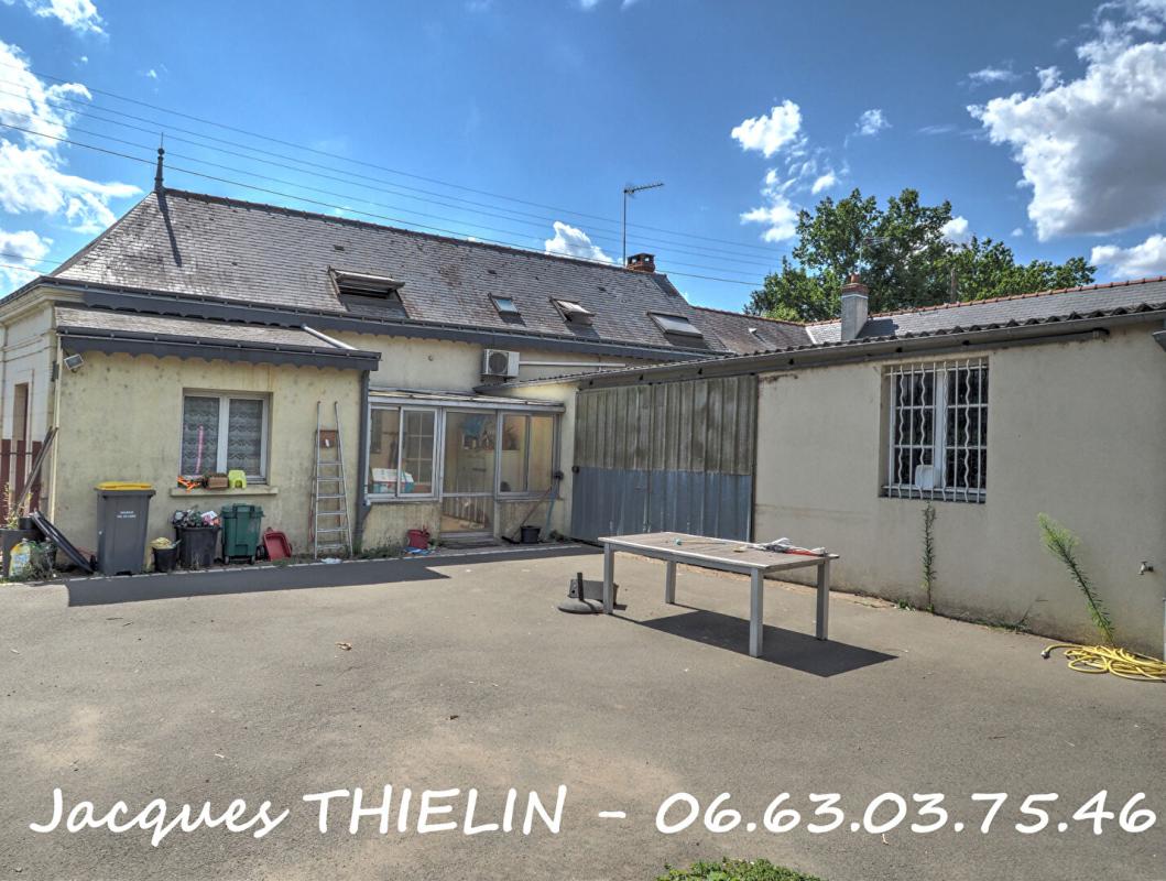 LONGUE-JUMELLES EXCLUSIVITE, PROCHE CENTRE-VILLE !!! 14