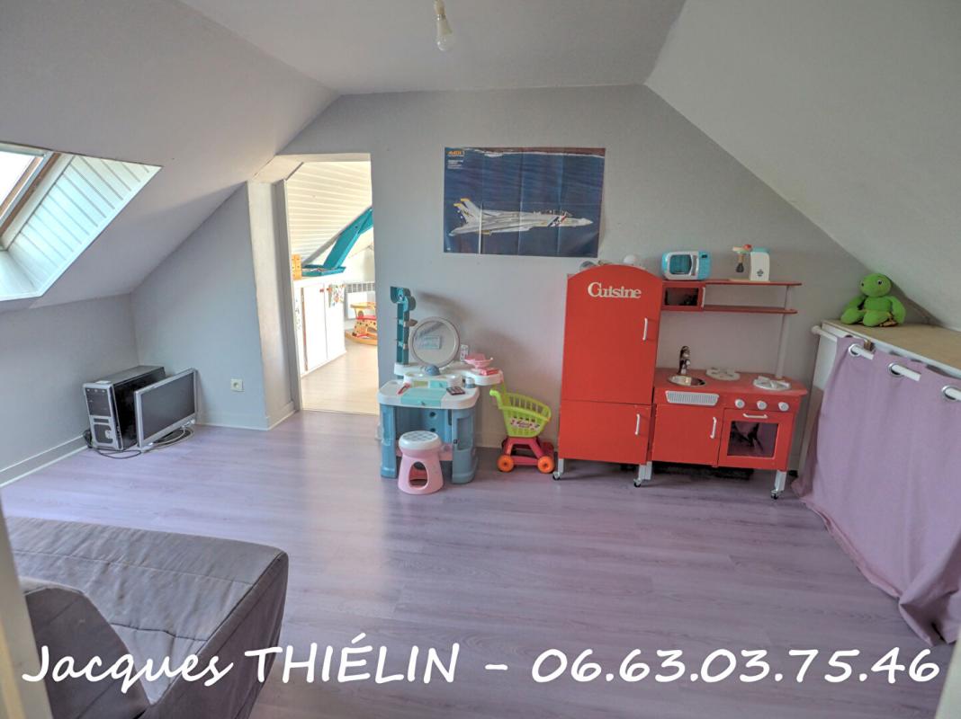 LONGUE-JUMELLES EXCLUSIVITE, PROCHE CENTRE-VILLE !!! 9