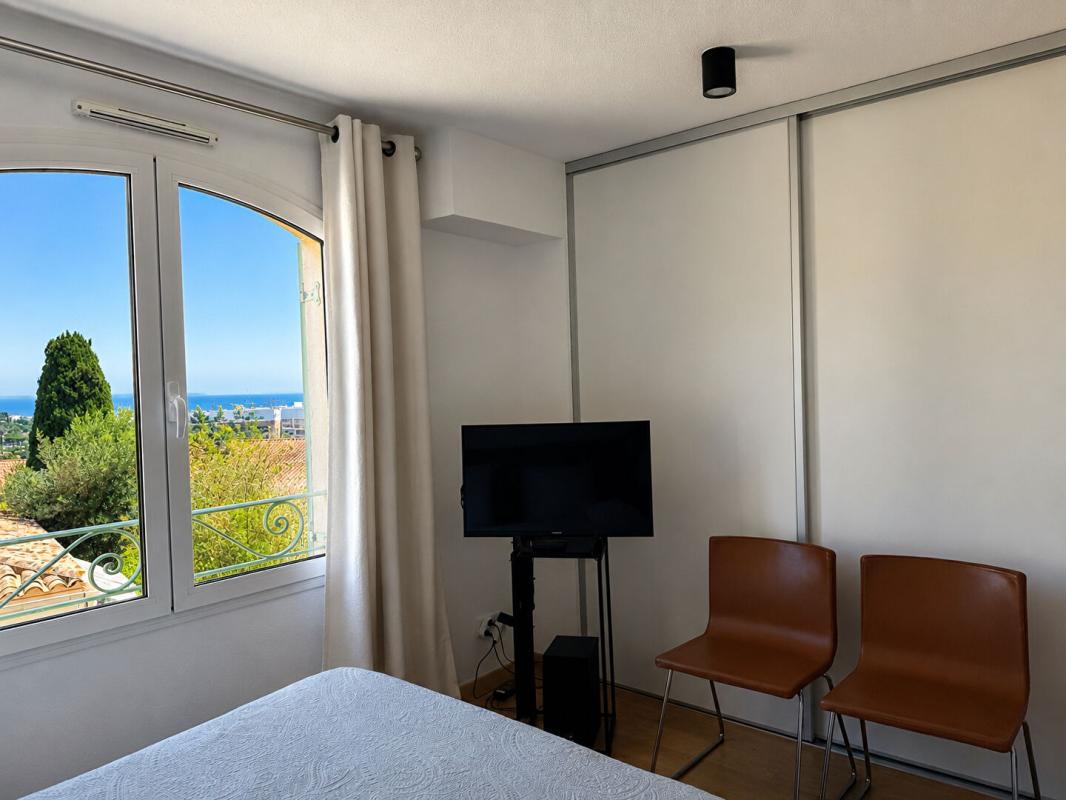 BORMES-LES-MIMOSAS BORMES-LES-MIMOSAS - LE PIN - APPARTEMENT VUE MER AUX ALLURES DE VILLA 9