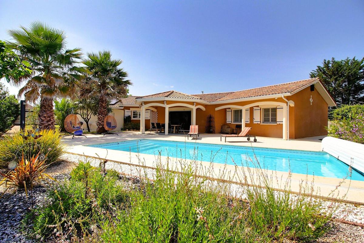 CUSSAC-FORT-MEDOC MAISON 8 PIÈCES 202 M² PLAIN-PIED PISCINE GARAGE DOUBLE CUSSAC-FORT-MEDOC 1