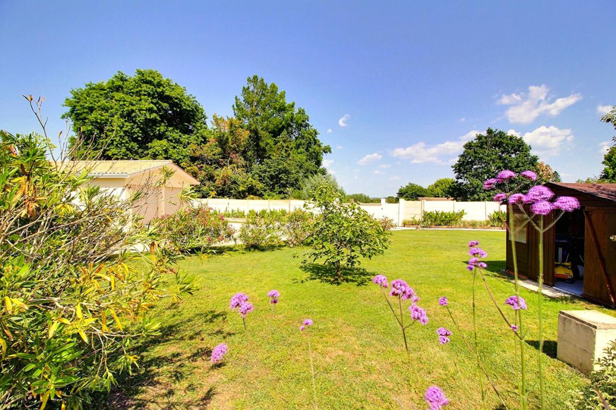 CUSSAC-FORT-MEDOC MAISON 8 PIÈCES 202 M² PLAIN-PIED PISCINE GARAGE DOUBLE CUSSAC-FORT-MEDOC 16