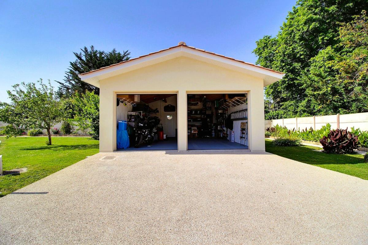 CUSSAC-FORT-MEDOC MAISON 8 PIÈCES 202 M² PLAIN-PIED PISCINE GARAGE DOUBLE CUSSAC-FORT-MEDOC 17