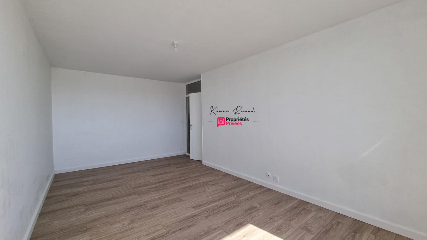 LA ROCHE-SUR-YON Appartement La Roche Sur Yon 58.9 m2, 1 chambre 3