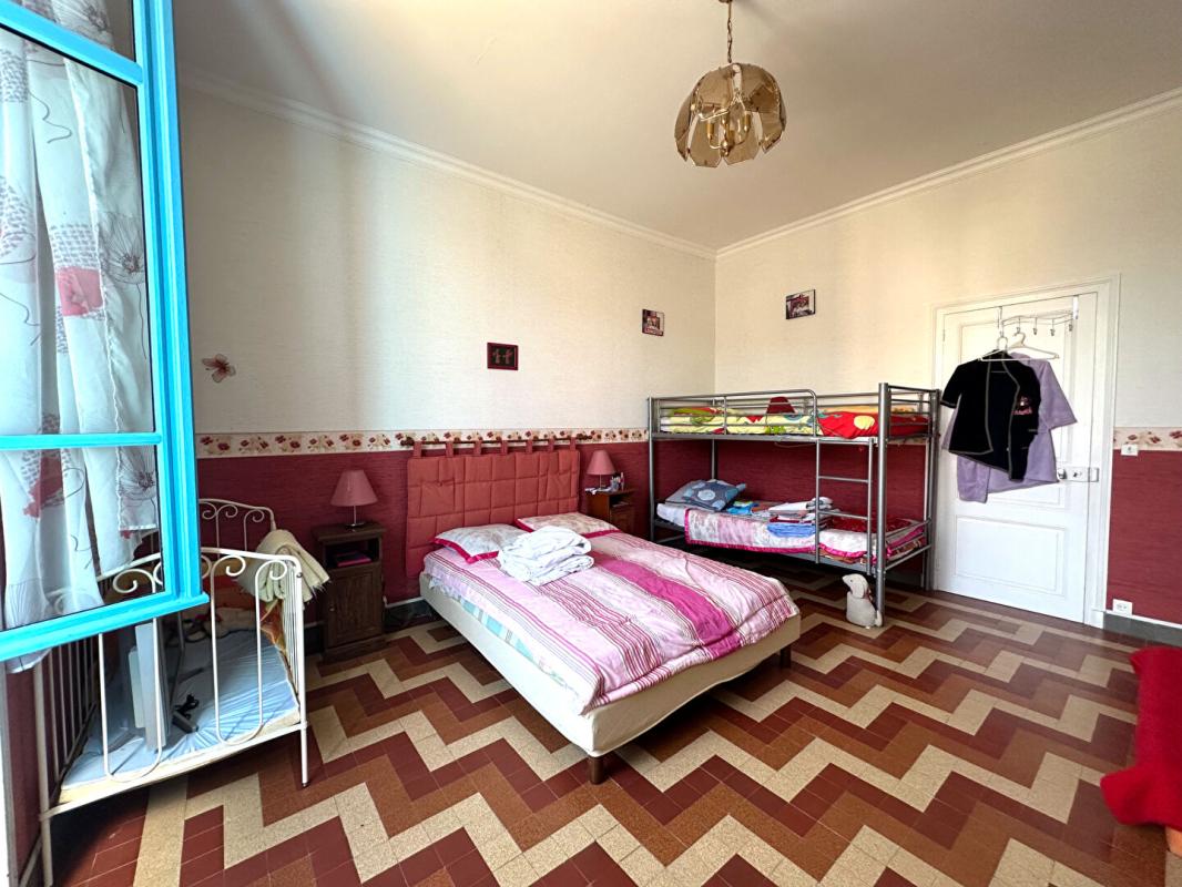 VEUIL Charmante maison des années 50 situé à Veuil 13