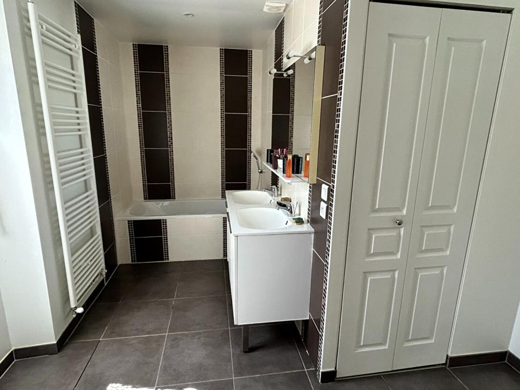 LE PERCHAY CHARMANTE MAISON EN PIERRES COMPLETEMENT RENOVEE ! 10