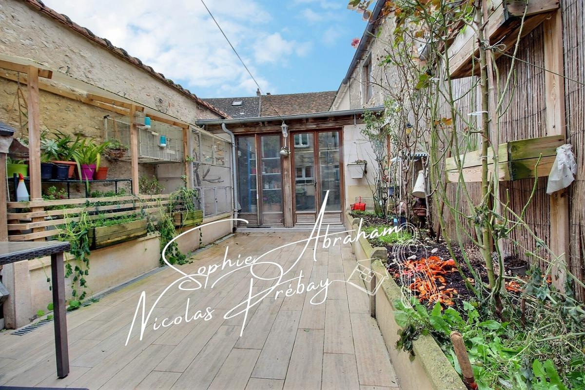 ANGERVILLE Maison en centre ville entièrement rénovée 10