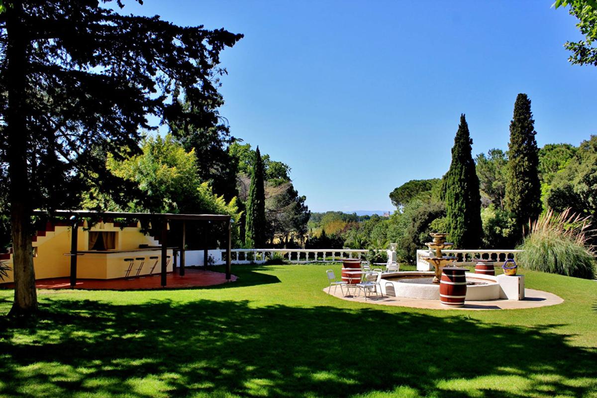 BEZIERS Domaine de caractère avec salle de réception, parc de 1,5 hectare et logements 2