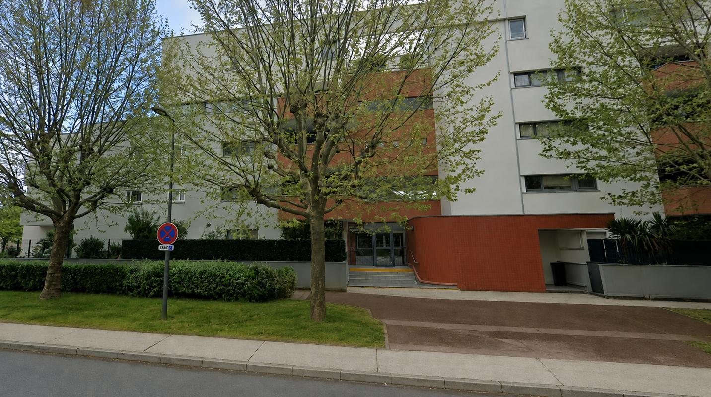 LOGNES Lognes Parc du Segrais 2P de 50 m² + terrasse 6 m² + place de stationnement en sous-sol 1