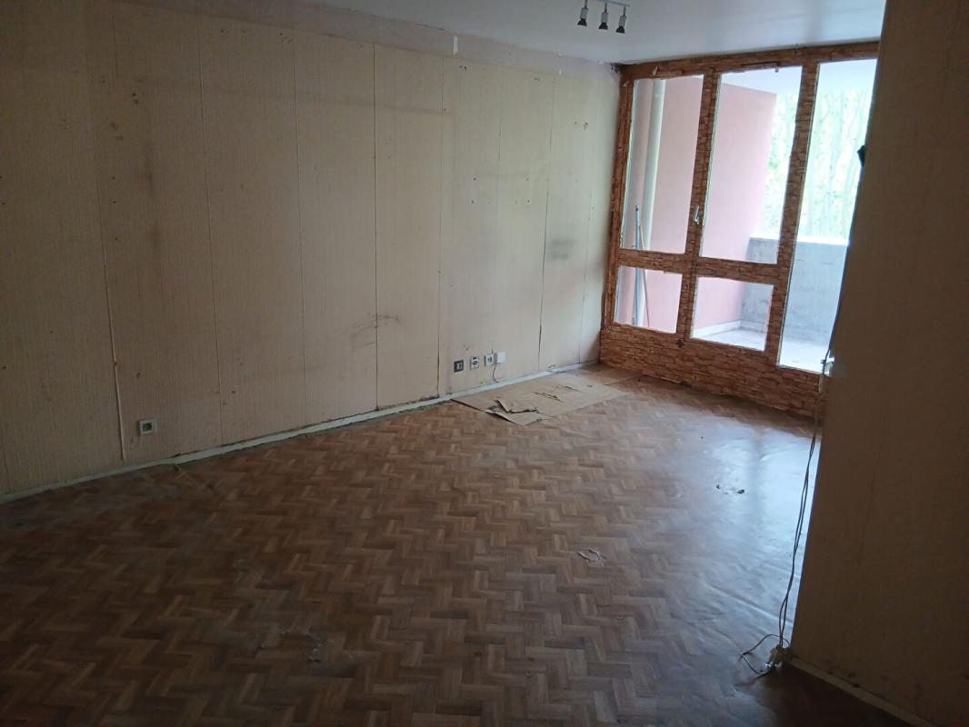 LOGNES Lognes Parc du Segrais 2P de 50 m² + terrasse 6 m² + place de stationnement en sous-sol 2