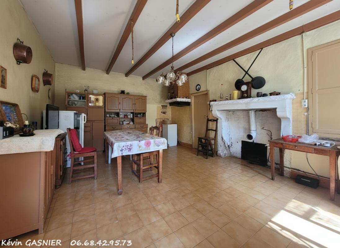 PAIZAY-NAUDOUIN-EMBOURIE PAIZAY NAUDOIN EMBOURIE (16240) : Maison en pierre de 83m2 2