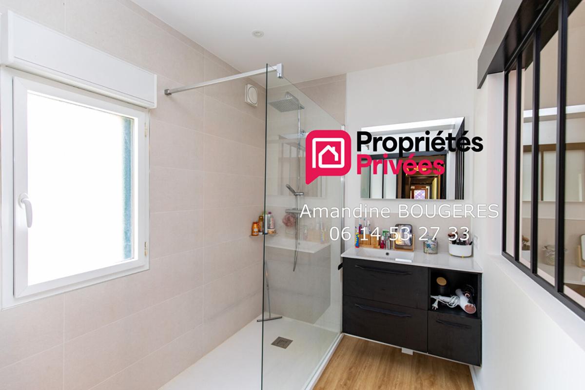 BAIS BAIS 35680 - 356 000 EUROS - Dépendances- grand jardin- 4 chambres 5