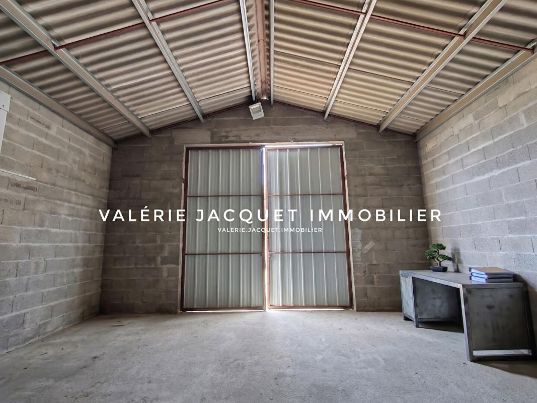 LE FOUILLOUX À 7 km de Montguyon Ensemble Immobilier Unique : Maison Moderne & Grand Hangar Équipé 11