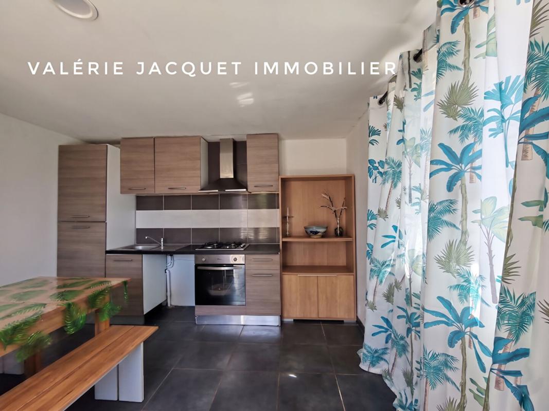 LE FOUILLOUX À 7 km de Montguyon Ensemble Immobilier Unique : Maison Moderne & Grand Hangar Équipé 12