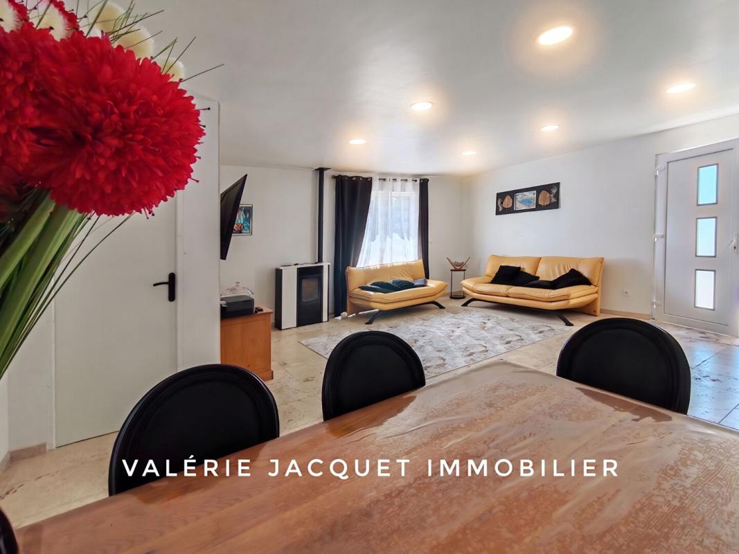 LE FOUILLOUX À 7 km de Montguyon Ensemble Immobilier Unique : Maison Moderne & Grand Hangar Équipé 7