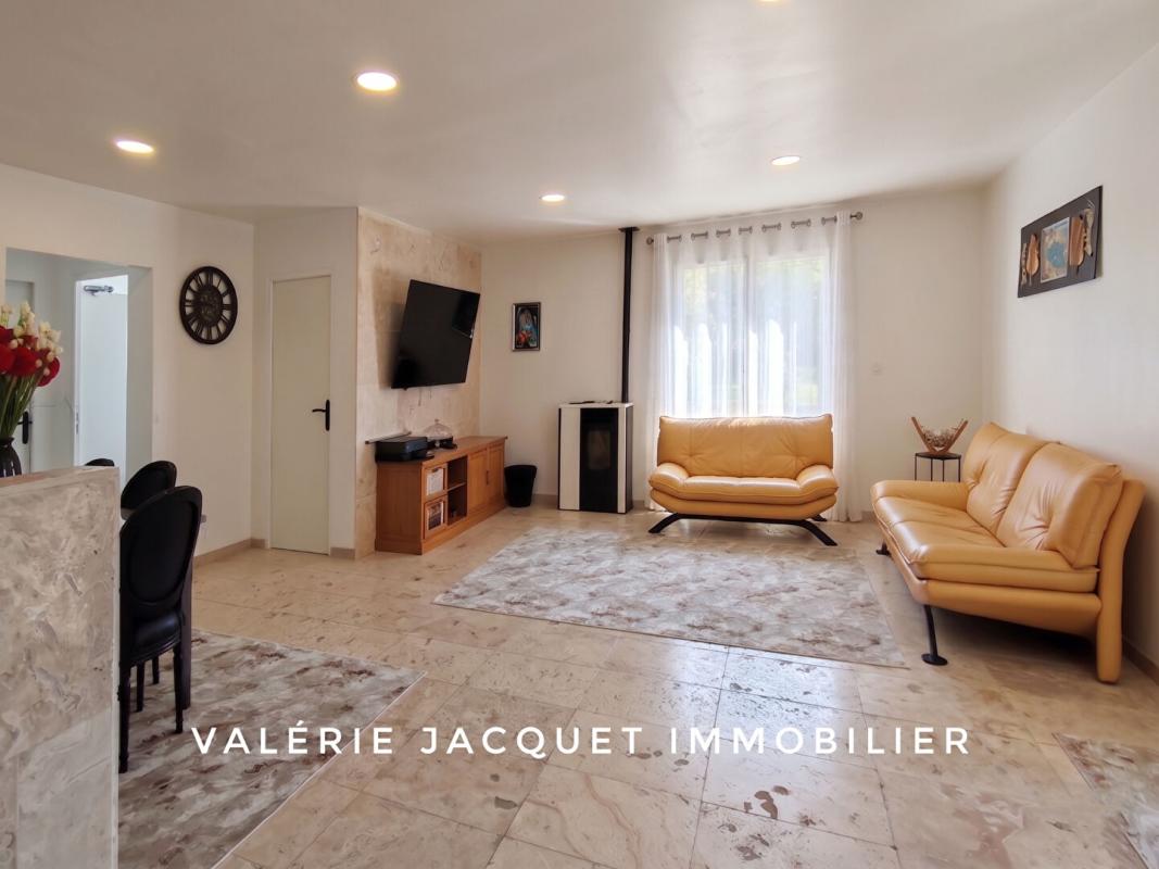 LE FOUILLOUX À 7 km de Montguyon Ensemble Immobilier Unique : Maison Moderne & Grand Hangar Équipé 9