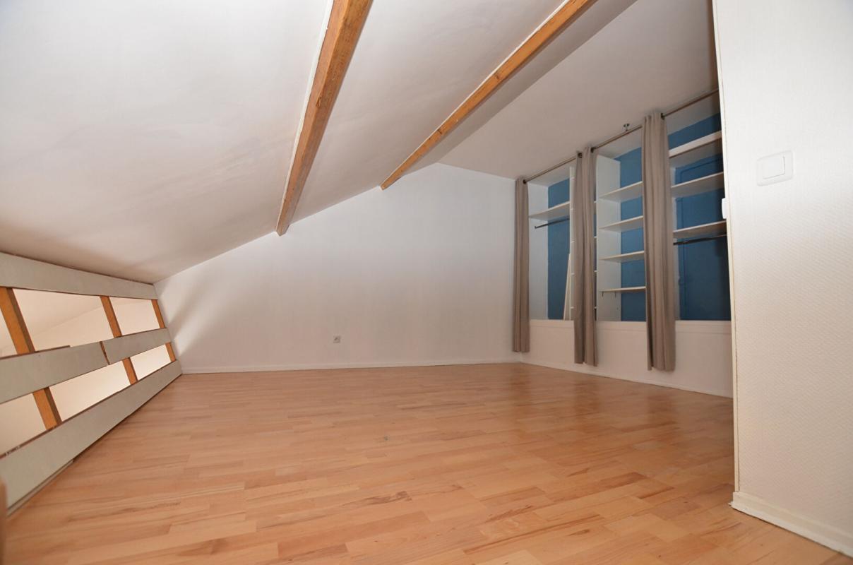 SAINTE-GENEVIEVE-DES-BOIS Appartement en duplex 2 pièce(s) 38 m² 6