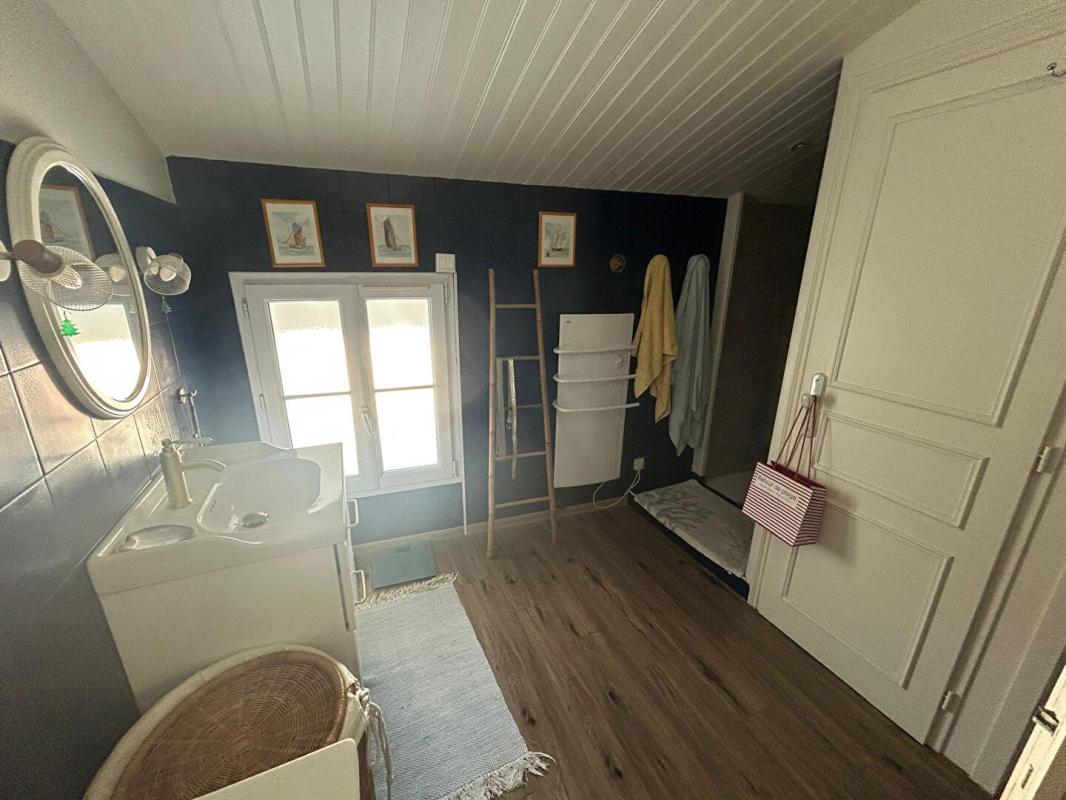 SAINT-NAZAIRE-SUR-CHARENTE Maison Saint Nazaire Sur Charente 8 pièce(s) 162.50 m2 12