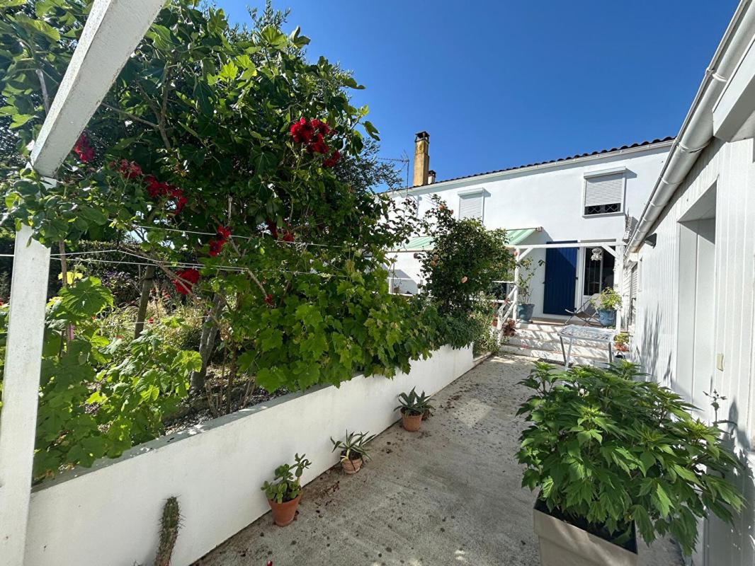 SAINT-NAZAIRE-SUR-CHARENTE Maison Saint Nazaire Sur Charente 8 pièce(s) 162.50 m2 8