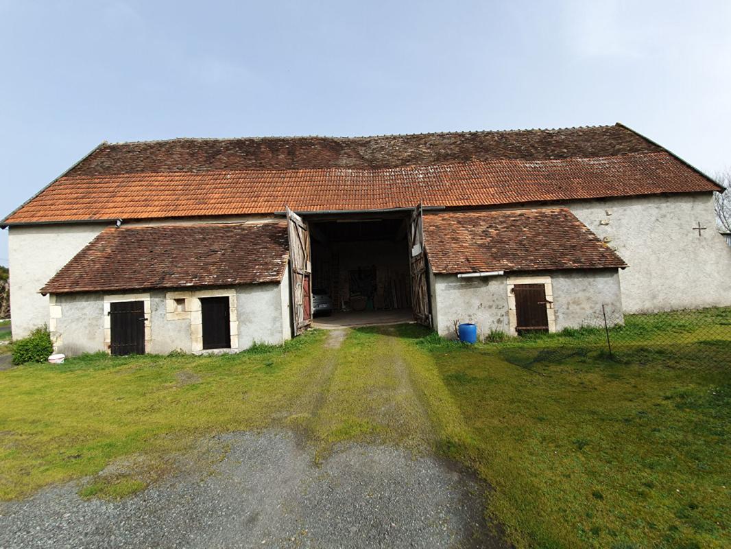 LUANT Corps de ferme Luant 7 pièce(s) + granges + dépendances sur 2 ha 5