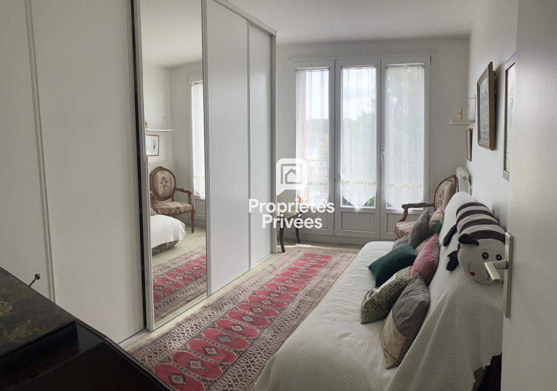 LE CHESNAY Agréable appartement 5 pièces au calme 10