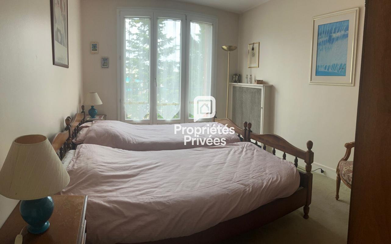 LE CHESNAY Agréable appartement 5 pièces au calme 12