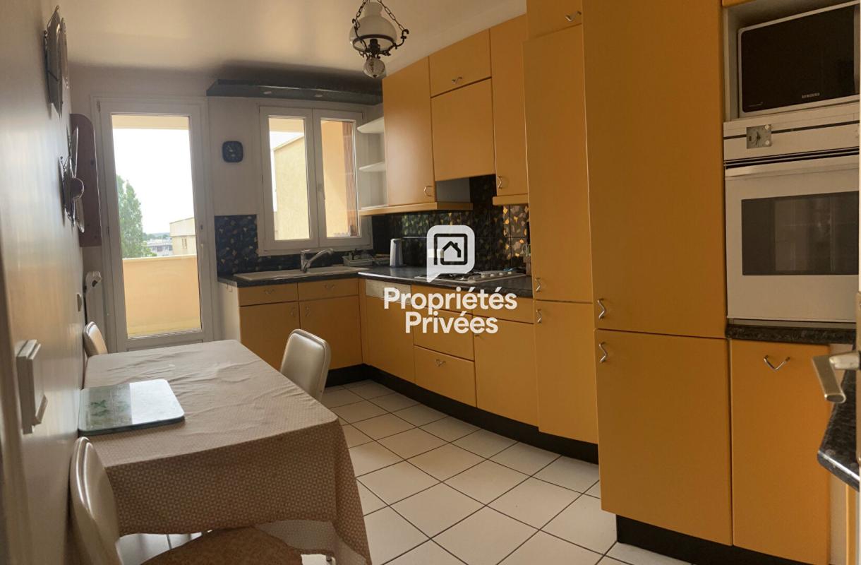 LE CHESNAY Agréable appartement 5 pièces au calme 6