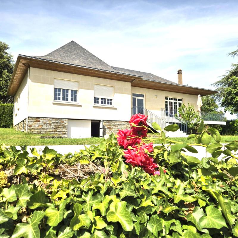 LE CELLIER Charme traditionnel et beaux volumes pour cette maison familiale à flanc de coteaux 1