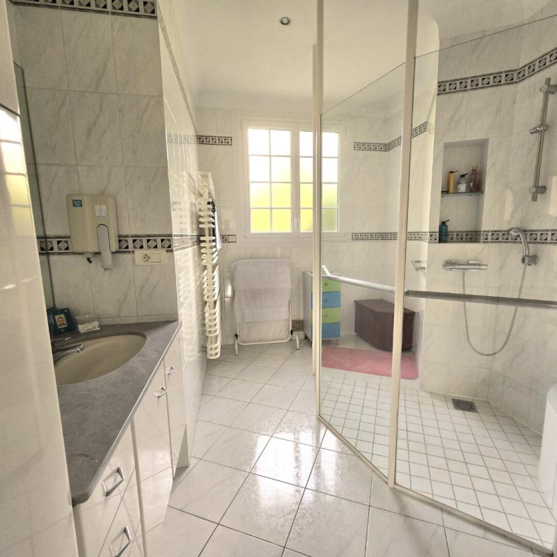 LE CELLIER Charme traditionnel et beaux volumes pour cette maison familiale à flanc de coteaux 10