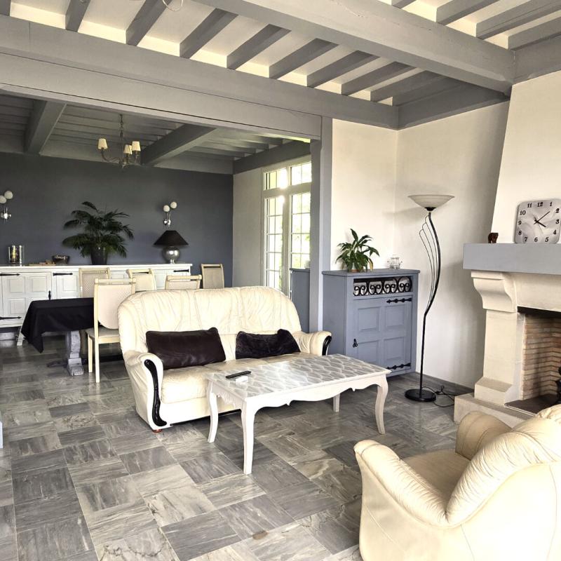 LE CELLIER Charme traditionnel et beaux volumes pour cette maison familiale à flanc de coteaux 5