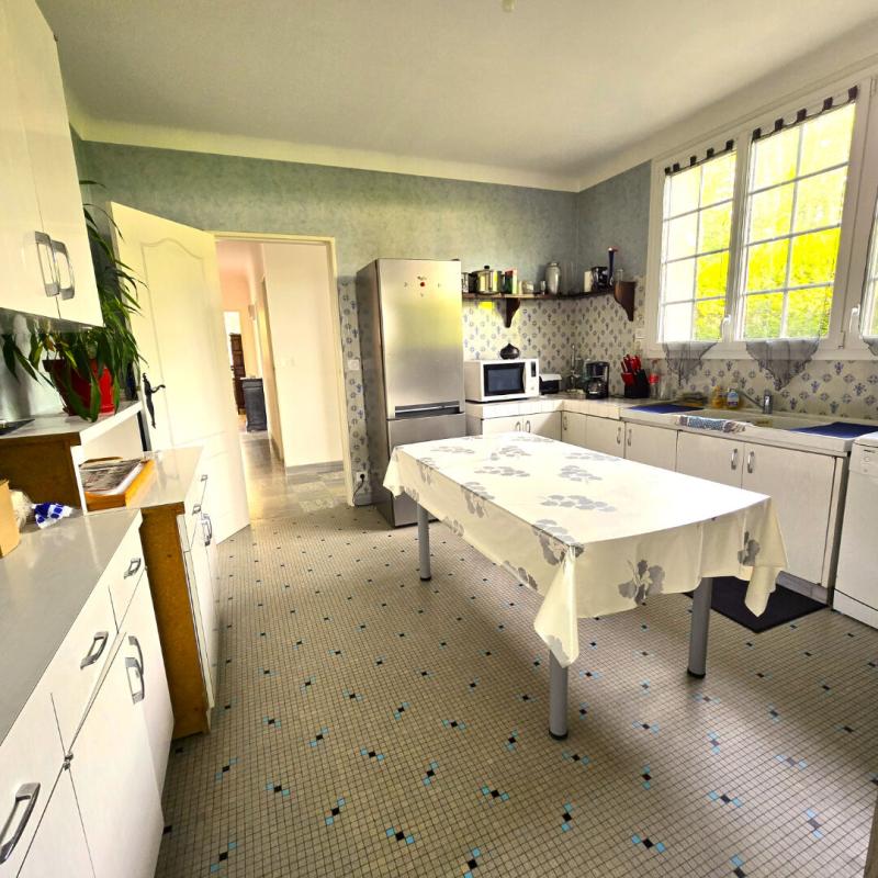 LE CELLIER Charme traditionnel et beaux volumes pour cette maison familiale à flanc de coteaux 9