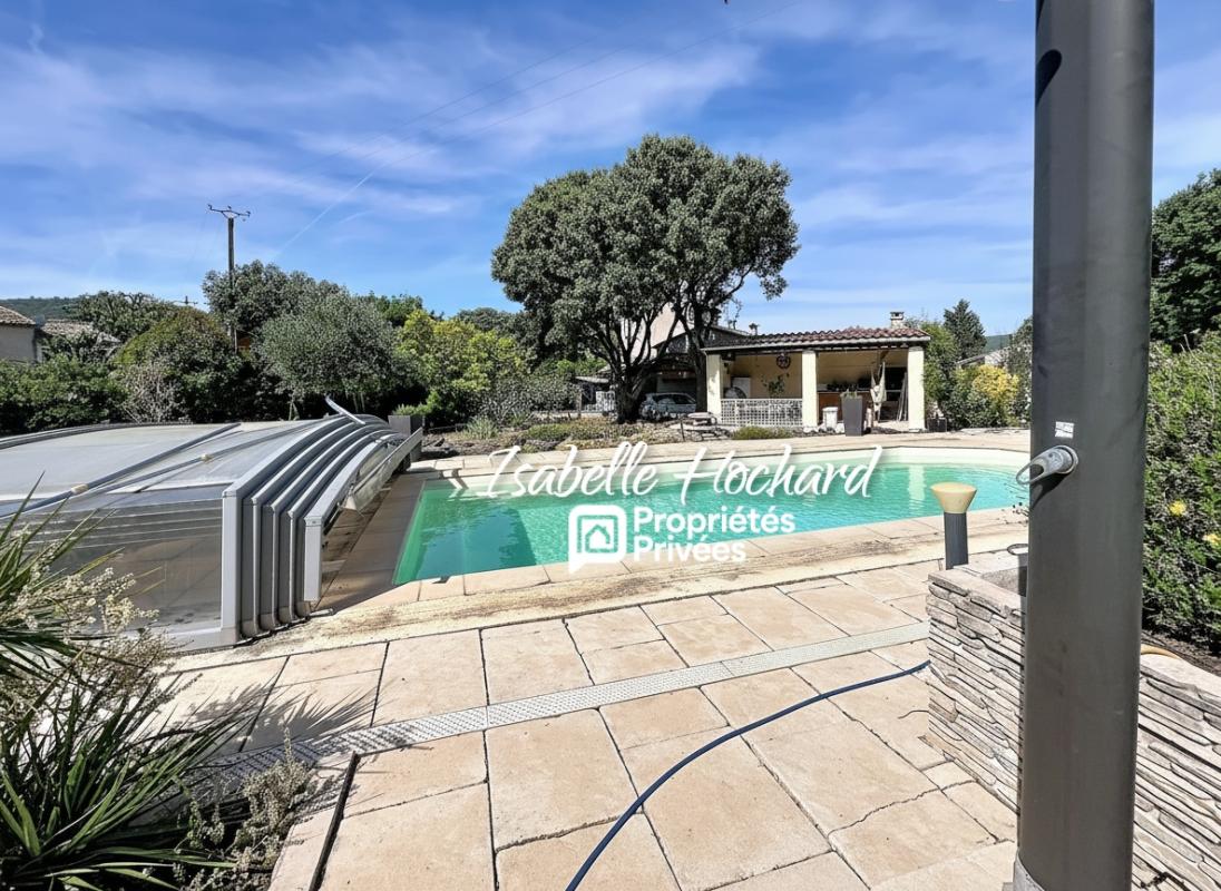 SAINTE-ANASTASIE-SUR-ISSOLE Villa familiale de plain-pied avec piscine et prestations de qualité ? Sainte-Anastasie-sur-Issole 14