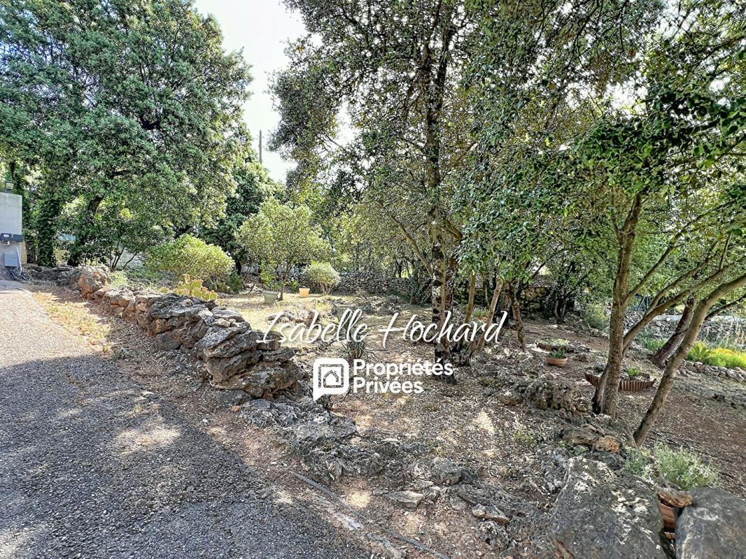 SAINTE-ANASTASIE-SUR-ISSOLE Villa familiale de plain-pied avec piscine et prestations de qualité ? Sainte-Anastasie-sur-Issole 16