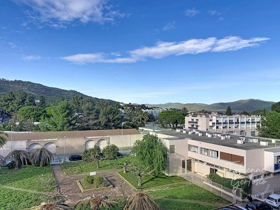 HYERES HYERES EST ! T3 de 84m2 - 4 terrasses et cave 10