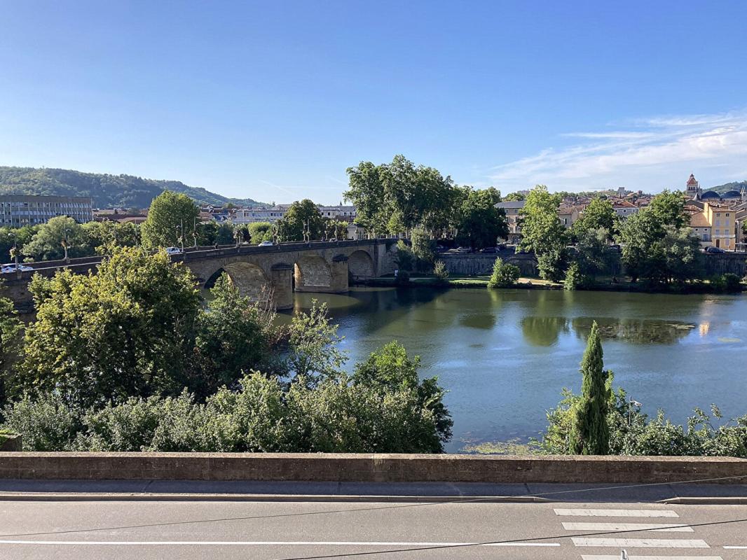 CAHORS Appartement atypique de bon standing à 5 minutes à pied du centre ville 11