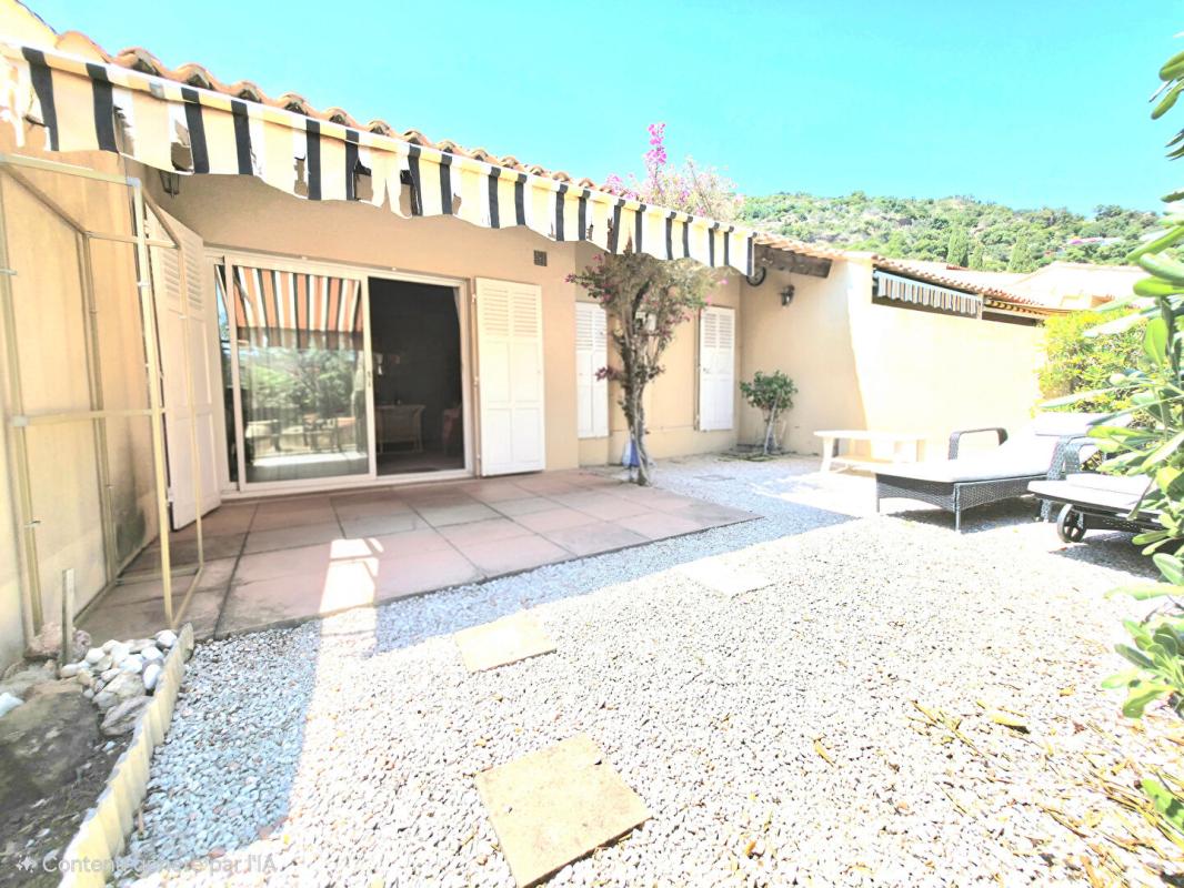 LE LAVANDOU Maison Le Lavandou 35 m2 ,piscine ,terrasse face a la mer ,parking, cellier 1