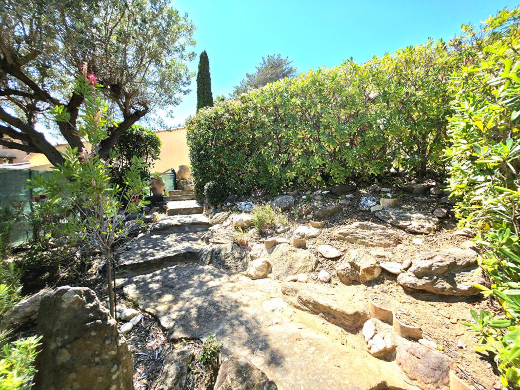 LE LAVANDOU Maison Le Lavandou 35 m2 ,piscine ,terrasse face a la mer ,parking, cellier 8