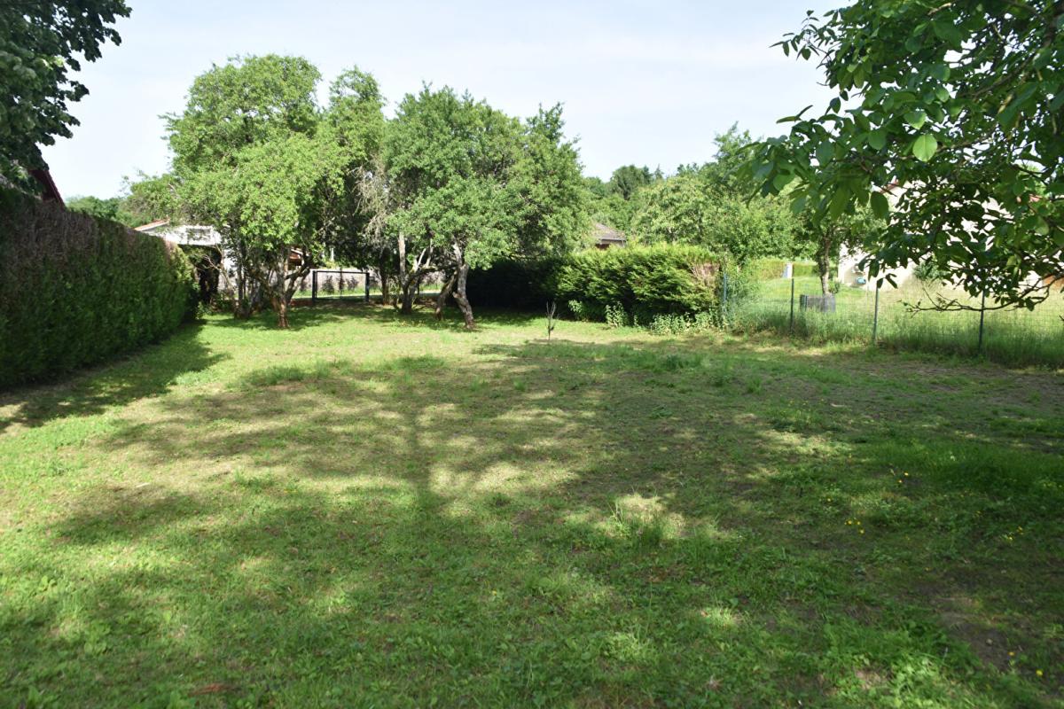 VARENNES-EN-ARGONNE Maison Varennes En Argonne 10 pièce(s) 231 m2 10