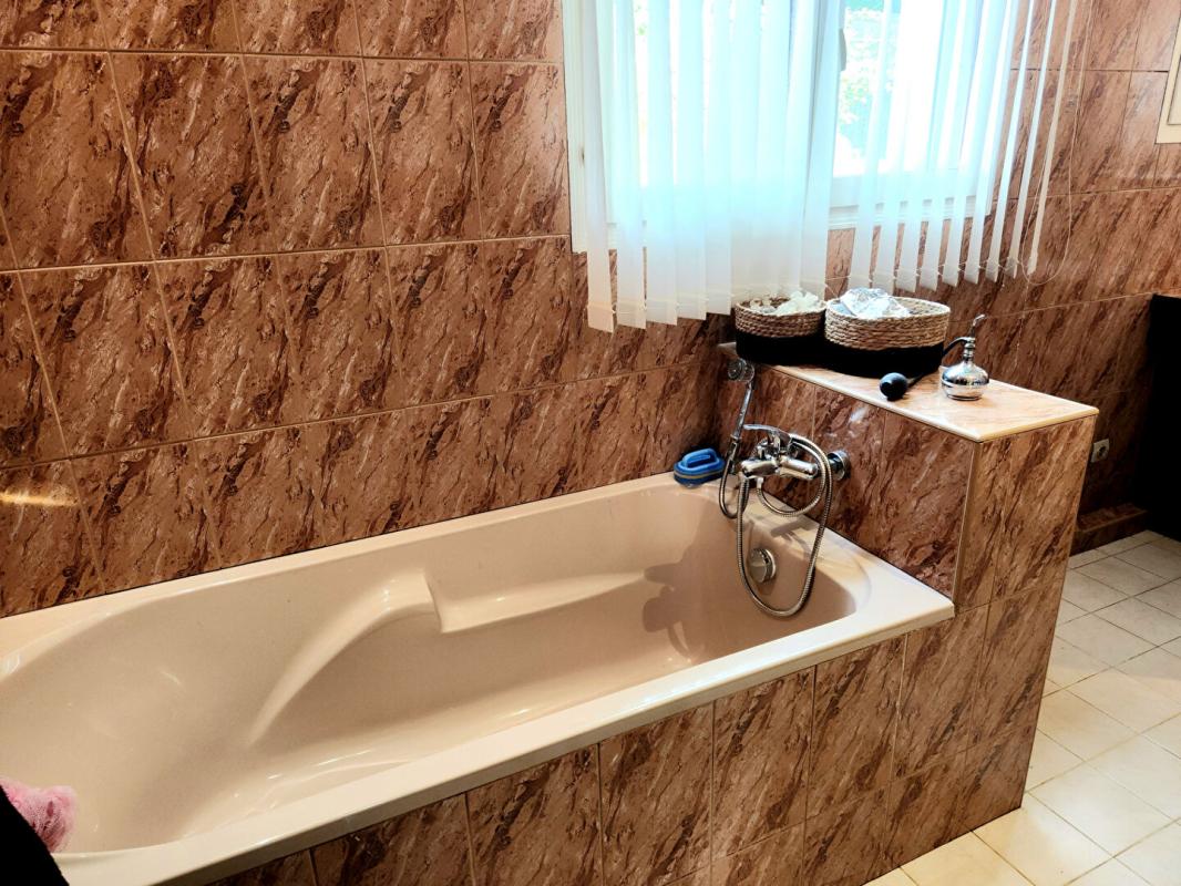 HOULBEC-COCHEREL Exclusivité - Houlbec Cocherel - Au calme, agréable maison de 191.55 m2 - 4 chambres - sur 3.17 m2 de terrain - Prix : 275.500 11