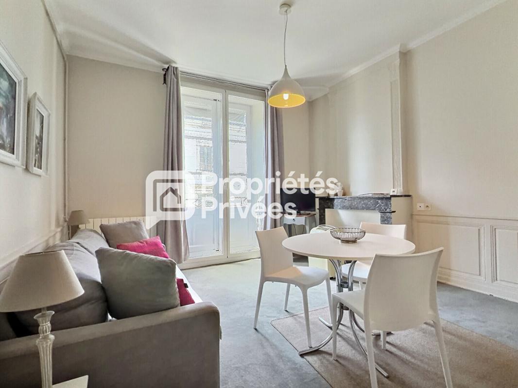 PERIGUEUX Superbe immeuble rénové d'env. 430m² avec 7 appartements T2 meublés + 2 locaux commerciaux et caves en plein centre historique de PERIGUEUX (24000) 10