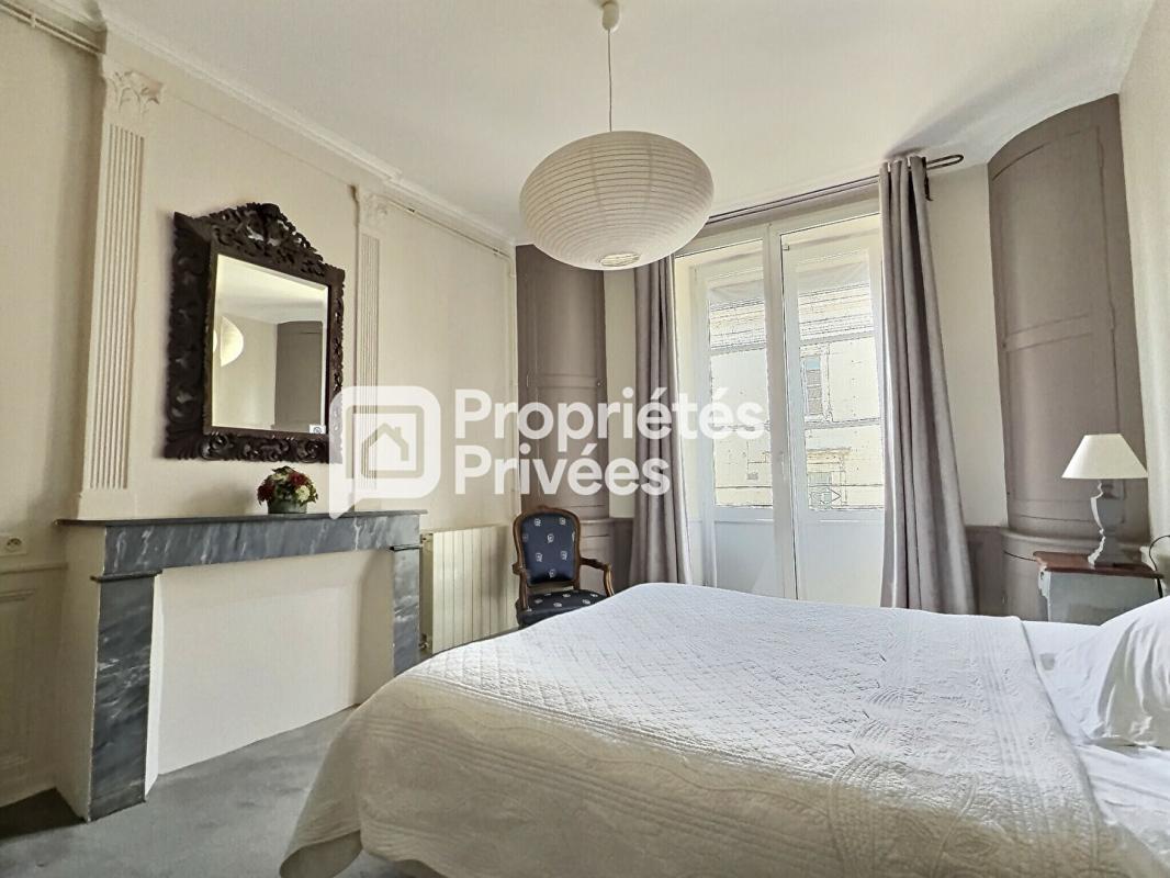 PERIGUEUX Superbe immeuble rénové d'env. 430m² avec 7 appartements T2 meublés + 2 locaux commerciaux et caves en plein centre historique de PERIGUEUX (24000) 11