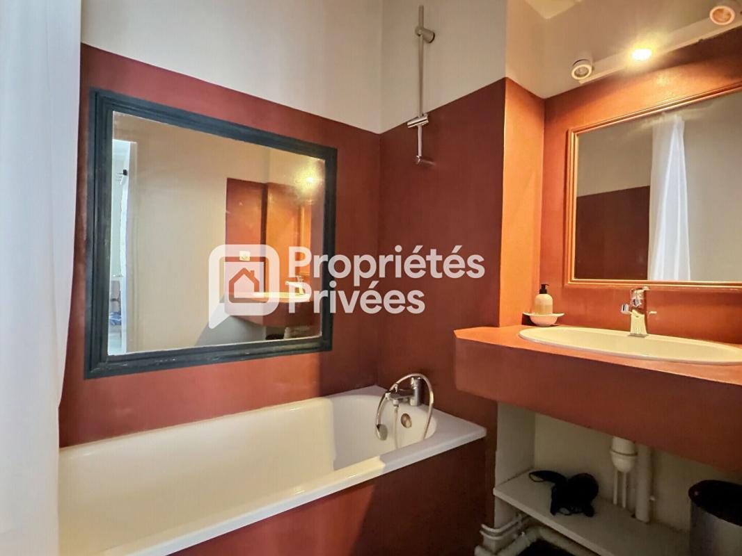 PERIGUEUX Superbe immeuble rénové d'env. 430m² avec 7 appartements T2 meublés + 2 locaux commerciaux et caves en plein centre historique de PERIGUEUX (24000) 12