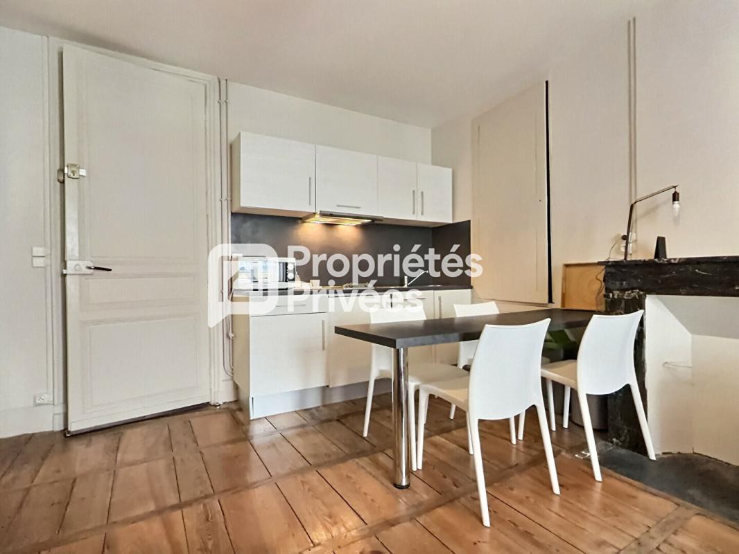 PERIGUEUX Superbe immeuble rénové d'env. 430m² avec 7 appartements T2 meublés + 2 locaux commerciaux et caves en plein centre historique de PERIGUEUX (24000) 2